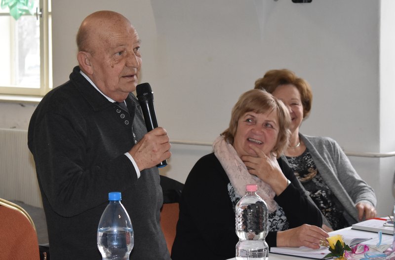 forum nyugdíjasok találkozó helyén